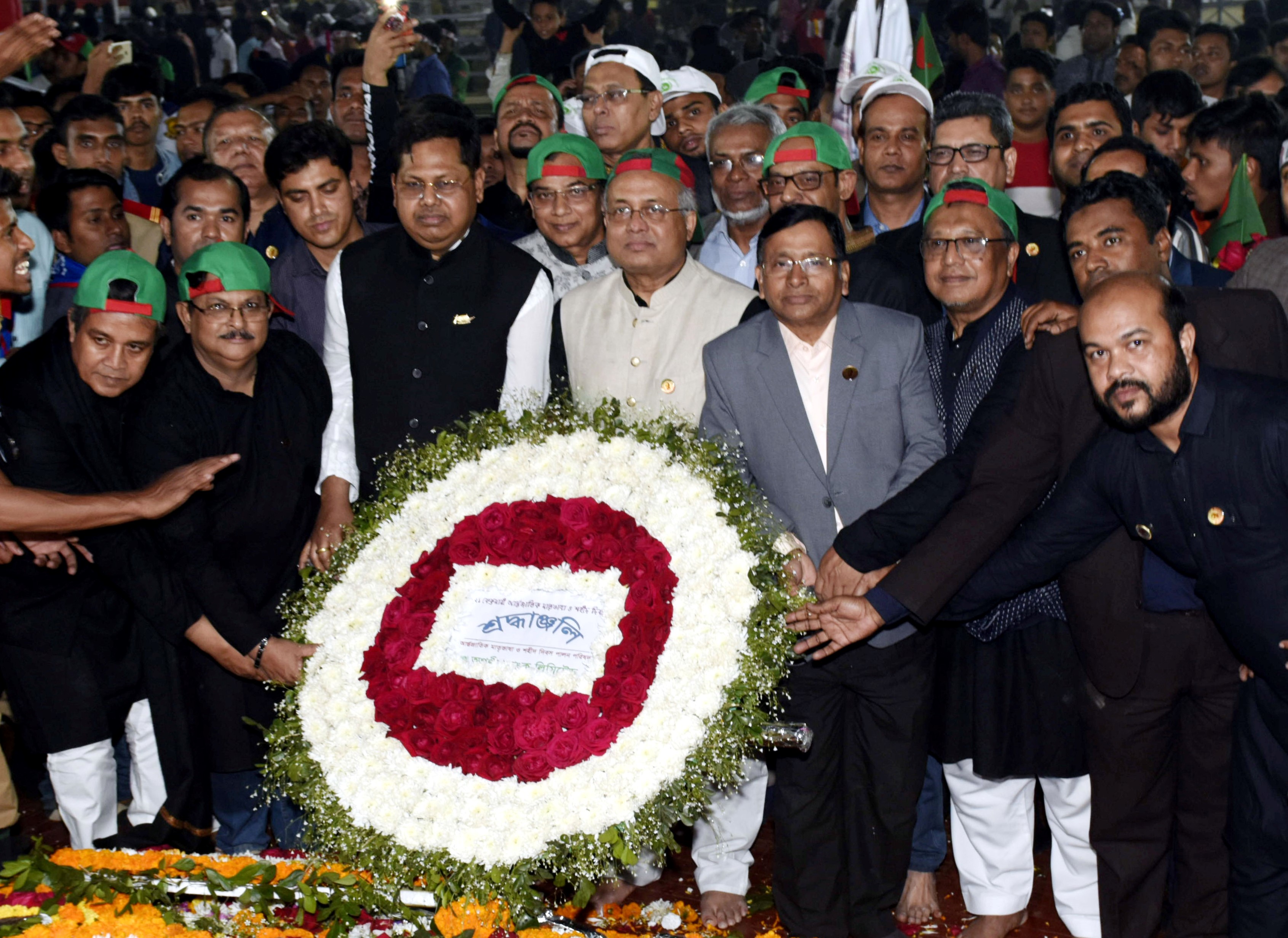 অমর ২১ শে ফেব্রুয়ারী  মহান শহীদ দিবস ও আন্তর্জাতিক মাতৃভাষা দিবস-২০২০ উপলক্ষে কেন্দ্রীয় শহীদ মিনারে একুশের প্রথম প্রহরে ভাষা শহীদদের প্রতি শ্রদ্ধা নিবেদন 